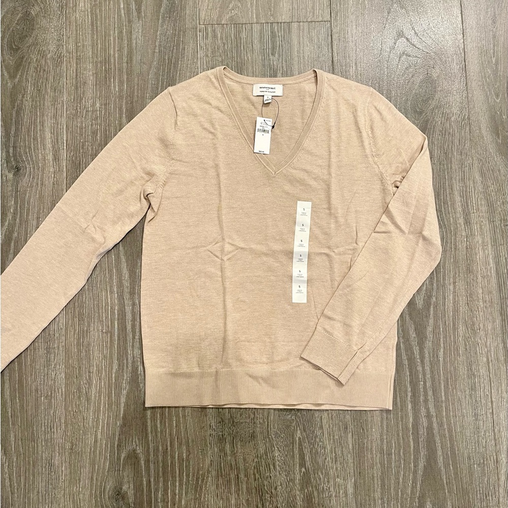 Banana Republic Light Tan V-Neck Sweater